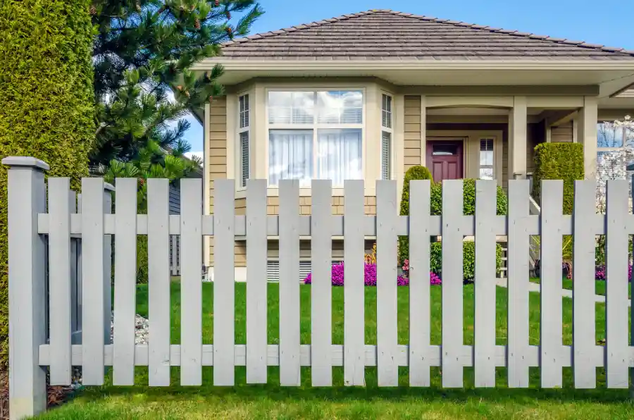 different types of privacy fences