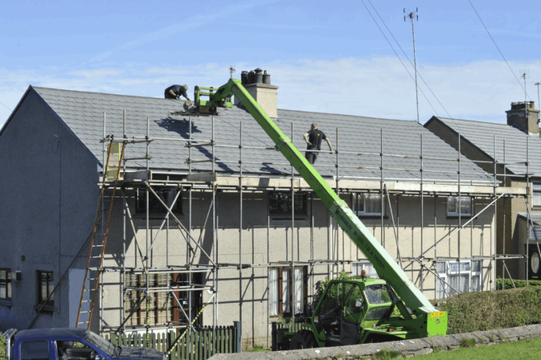 The Benefits of Hiring a Professional Roofing Maintenance Service